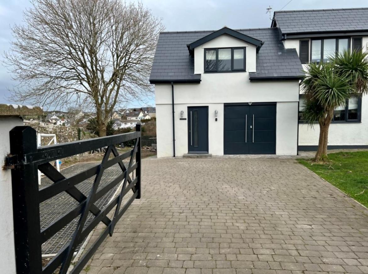 Orchard Lodge -Coastal Retreat, New Build, Village Views, Private Garden And Terrace Saint Brides Major Exteriér fotografie