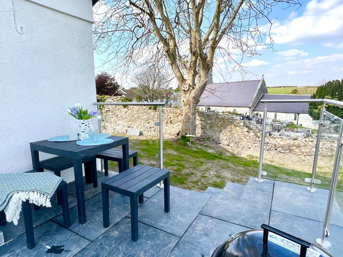 Orchard Lodge -Coastal Retreat, New Build, Village Views, Private Garden And Terrace Saint Brides Major Exteriér fotografie