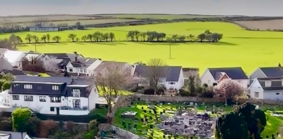 Orchard Lodge -Coastal Retreat, New Build, Village Views, Private Garden And Terrace Saint Brides Major Exteriér fotografie